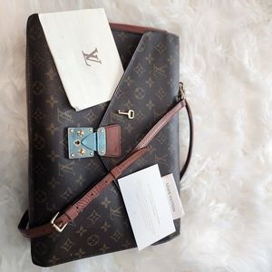 Authentic LOUIS VUITTON Monogram Porte Documents Bandouliere